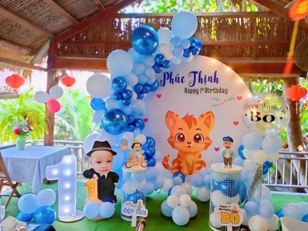 TRANG TRÍ TIỆC THÔI NÔI TONE XANH HY VỌNG – CONCEPT "HOÀNG TỬ NHÍ" CỰC NGẦU