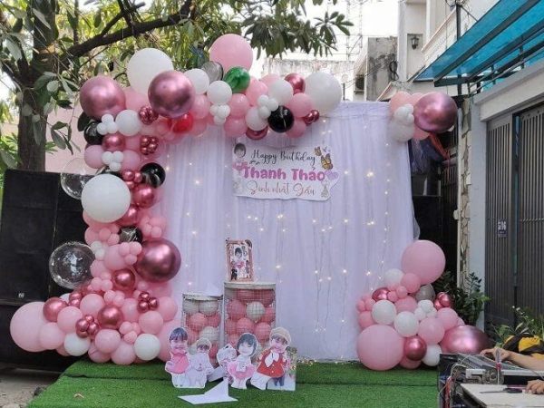 TRANG TRÍ BACKDROP HỒNG NHŨ – ĐÈN LED LUNG LINH