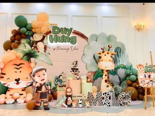 TRANG TRÍ BACKDROP SINH NHẬT BÉ TRAI CHỦ ĐỀ KHU RỪNG CỔ TÍCH