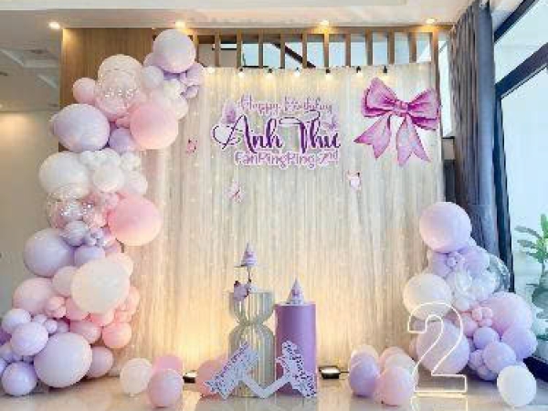 TRANG TRÍ BACKDROP HỒNG TÍM PASTEL – BÉ GÁI NGỌT NGÀO