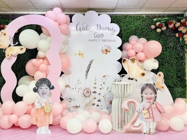 TRANG TRÍ BACKDROP BÉ GÁI TONE HỒNG VINTAGE – CONCEPT CÁNH BƯỚM DỊU DÀNG