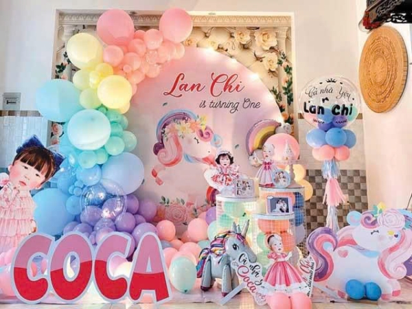 TRANG TRÍ BACKDROP CẦU VỒNG UNICORN – BÉ GÁI NGỌT NGÀO