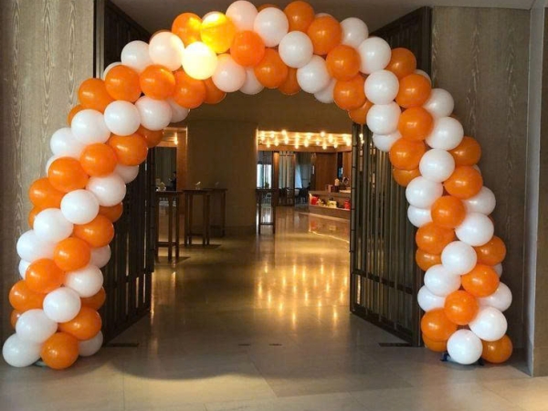 TRANG TRÍ CỔNG BONG BÓNG TONE CAM TRẮNG