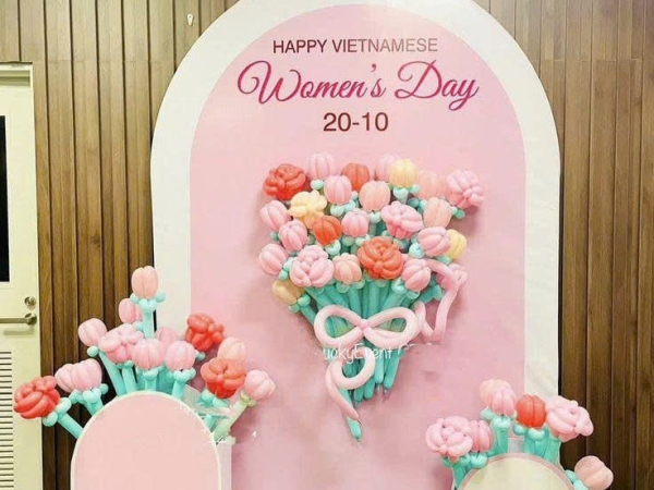 TRANG TRÍ BACKDROP SỰ KIỆN QUỐC TẾ PHỤ NỮ VỚI TONE HỒNG PASTEL