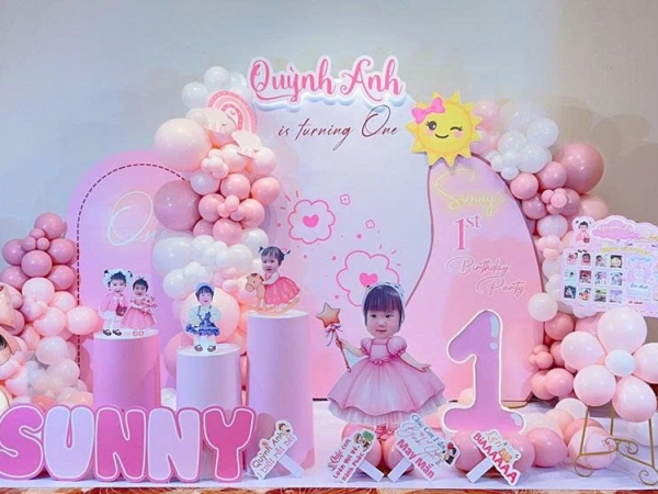 TRANG TRÍ BACKDROP BÉ GÁI TONE HỒNG CÔNG CHÚA 