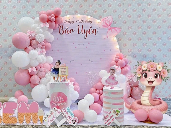 TRANG TRÍ BACKDROP BÉ GÁI TONE HỒNG TRẮNG CÔNG CHÚA SIÊU DỄ THƯƠNG