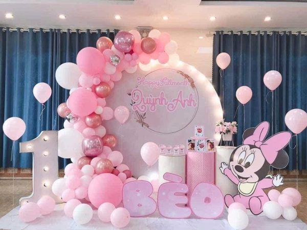 TRANG TRÍ BACKDROP BÉ GÁI TONE TRẮNG HỒNG CHUỘT MINNIE