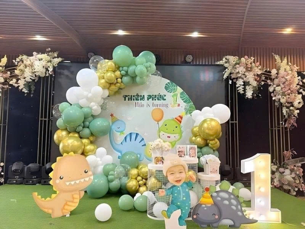 TRANG TRÍ BACKDROP BÉ TRAI CHỦ ĐỀ KHỦNG LONG CUTE