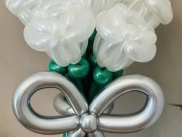 TẠO HÌNH BÓ HOA HỒNG TRẮNG BẰNG BONG BÓNG