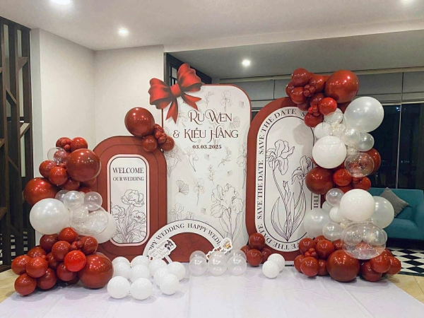 TRANG TRÍ TIỆC CƯỚI TONE ĐỎ ĐÔ KẾT HỢP TRẮNG BẠCH KIM SANG TRỌNG