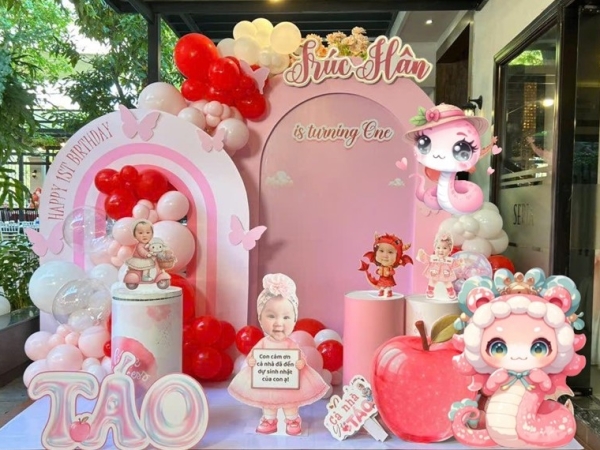 TRANG TRÍ SINH NHẬT BÉ GÁI TONE HỒNG,ĐỎ CHỦ ĐỀ RẮN 