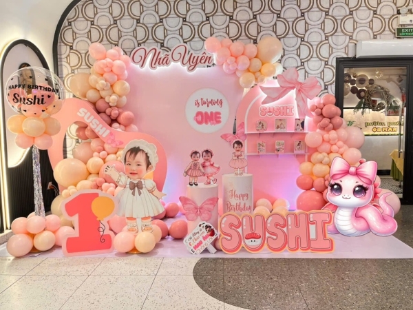 TRANG TRÍ SINH NHẬT BÉ GÁI TUỔI RẮN TONE MÀU CAM HỒNG