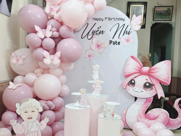 TRANG TRÍ SINH NHẬT BÉ GÁI TUỔI RẮN TONE HỒNG PASTEL