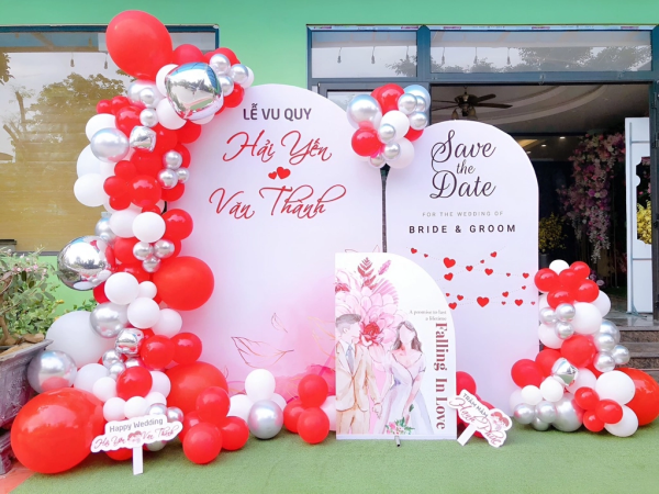 TRANG TRÍ TIỆC CƯỚI TONE ĐỎ TƯƠI KẾT HỢP TRẮNG BẠCH KIM,BẠC SANG TRỌNG